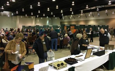 Retirees enjoyed viewing TI artifacts from the SMU collection at the TI Retiree Luncheon on November 9, 2017.